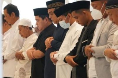 Erick Thohir Jadikan Lebaran 2022 Sangat Spesial Usai Salat Id di Masjid At-Thohir
