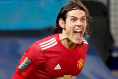 Dihadang Penggemar Berat, Edinson Cavani Beri Respon Hangat