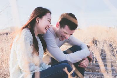 10 Pantun Cinta Singkat dan Lucu Untuk Pacar