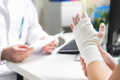 Dokter Berhasil Operasi Tangan Korban Ledakan Petasan di Aceh, Jarinya Berhasil Disambung