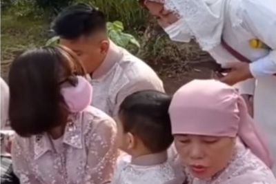 Ibu-ibu Cubit Pipi Gala Sky saat Ziarah ke Makam Vanessa-Bibi Bikin Geram: Gak Ada Etika