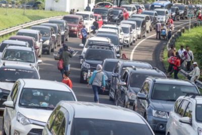 Terjebak macet saat Arus Balik Lebaran? Lakukan 5 Hal Ini untuk Atasi Rasa Bosan