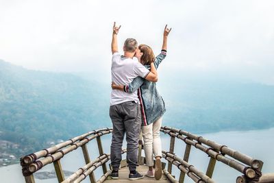 Dikenal Romantis, Ini 3 Zodiak yang Jaga Cinta Tetap Hidup usai Puluhan Tahun Menikah