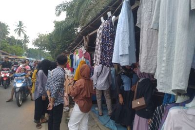 Ini Alasan Warga Desa Seratus Borong Baju Usai Lebaran, Banyak Untungnya!