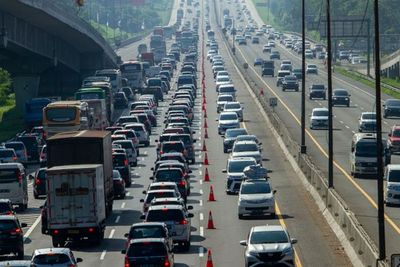 Polisi Masih Berlakukan Contra Flow dari Gerbang Tol Cikarang Utama KM 70-KM 40