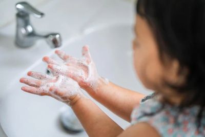 Hepatitis Misterius Menular Lewat Saluran Cerna, IDAI: Jaga Kebersihan Tangan Anak!