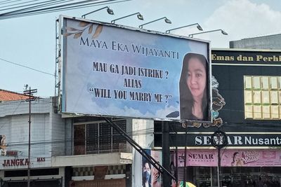 Viral di Klaten! Wanita Ini Diajak Nikah Pakai Papan Reklame, Siapa Pemasangnya?