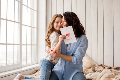 Diperingati Setiap Bulan Mei, Ini Beda Happy Mothers Day dan Hari Ibu di Indonesia