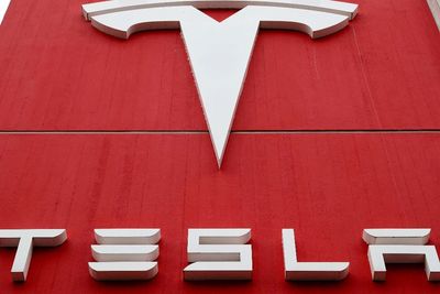 Tesla Ingin Tingkatkan Produksi Mobil Listrik di Pabrik Shanghai