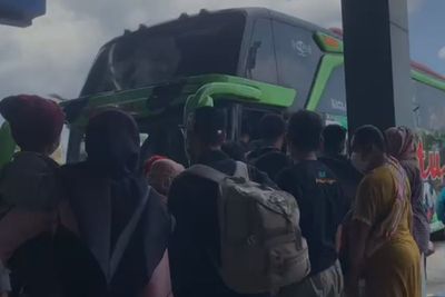 Wadidaw! Pemudik Berdesakan Rebutan Naik Bus, Kepala Terminal Sampaikan Hal Ini