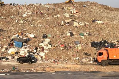 Ngeri! Muncul Gunung Baru di Pinggir Jakarta, Apa Penyebabnya?