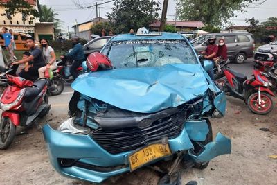 Kecelakaan Maut Minibus Blue Bird, Tabrak Pemotor, Pejalan Kaki dan Mobil, 1 Orang Tewas