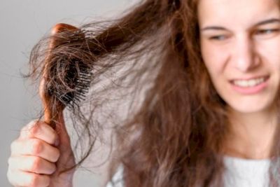 Jangan Stres, Ini 5 Cara Mengatasi Rambut Rontok Parah Mudah Banget
