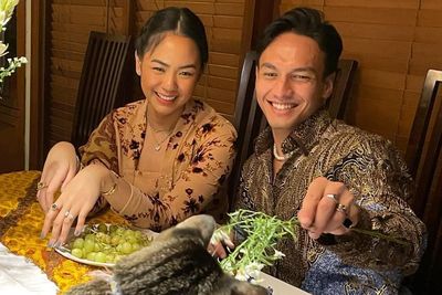 Jefri Nichol Pamer Foto Mesra Bareng Wanita Cantik Berkebaya: Dara Muda