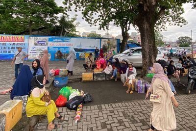 Putus Asa, Para Penumpang Arus Balik Nekat Lakukan Ini di Pelabuhan Nusantara Parepare