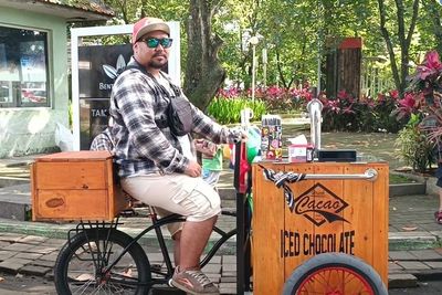Rahasia Es Coklat Cacao Viral di Malang, Pakai Alat Ini Teksturnya jadi Mirip Bir!