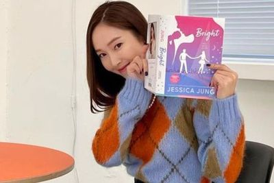 Jessica Jung Singgung SNSD Soal Pemecatannya dari Grup di Novel, SONE Sindir Balik