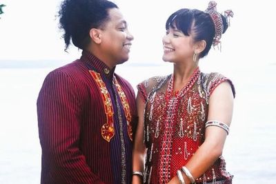 Cantiknya Indah Permatasari Pakai Baju Adat saat Syukuran Pernikahan di Kampung Suami