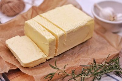 Apa Bedanya Butter dan Margarin? Inilah 4 Perbedaannya!