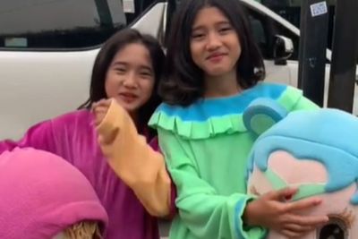 Tak Cuma Satu, Bocah Badut Jalanan Berparas Cantik Ternyata Dua, Ini Dia Sosok Kakaknya