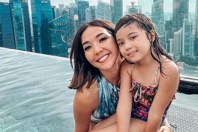 5 Pesona Gisel Ajak Gempi Liburan ke Singapura, Janda Rasa Gadis!