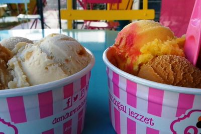 Kedai Ini Jual 80 Es Krim Aneh , Ada Rasa Minyak Wijen, Biskuit Bayi sampai Buah Tin!