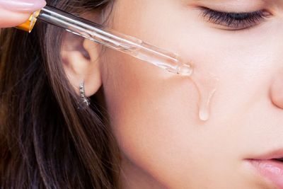 Catat! Ini 5 Cara Pakai Serum Wajah yang Benar