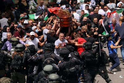 Polisi Israel Serang Para Pembawa Peti Jenazah Jurnalis Senior Al Jazeera