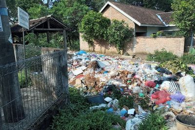 Miris! Jalanan Samping Puskesmas Mojosongo jadi Tempat Sampah, Warga: jadi Tambah Sakit!