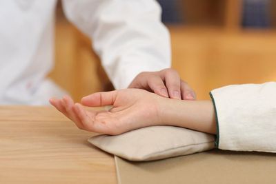 Berikut Denyut Nadi Normal Per Menit Sesuai Usia dan Cara Mengukurnya dengan Tepat