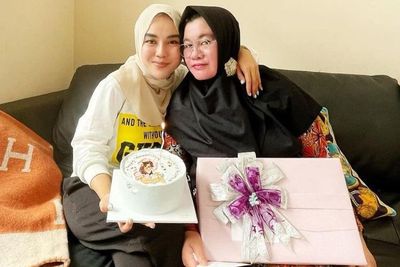 Medina Zein Ngamuk Diseret Keluarga ke RSJ, Sebut Ibunya Orang Jahat