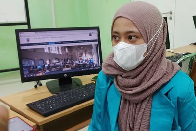Mengagetkan! Kisah Putri, Siswi Rangking 26 dan Hobi Main HP Lolos Universitas Top Dunia