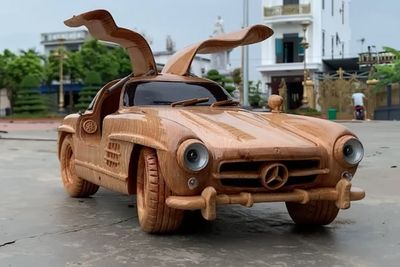 Mercedes-Benz 300 SL Kayu yang Memiliki Detil Mantul!