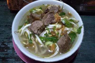 Wow! Soto Daging Cuma Rp5 Ribu di Emperan Depok, Kuahnya Gak Main-main!