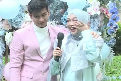Teuku Ryan Nangis Peluk Ria Ricis saat Gelar Acara Gender Reveal, Anaknya Cowok?