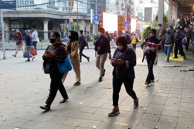 Jokowi Izinkan Lepas Masker, Enggak Disangka Ini yang Dilakukan Warga Jakarta