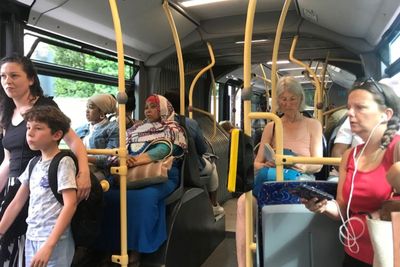 Beda dengan Indonesia, Warga Prancis Diizinkan Lepas Masker Dimanapun Berada! Kecuali...