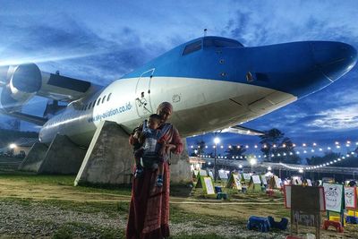 Enggak Kaleng-kaleng, Kota Ini Pakai Pesawat Asli Untuk Hiasan Taman