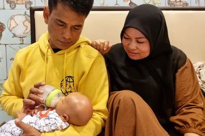 Ayah Lesti Sakit Hati Cucunya Dibilang Mirip Binatang, Doakan Haters Kayak Gini