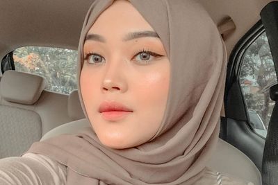 5 Inspirasi OOTD ala Putri Delina, Bikin Hijabers Makin Kece!