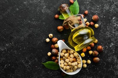 5 Manfaat Minyak Kemiri untuk Kesehatan Rambut dan Cara Membuatnya, Wajib Tahu!
