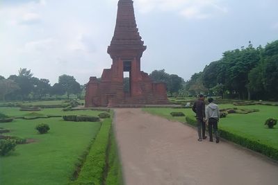Ada Mitos Mengerikan, Tak Ada Satupun Pejabat Berani Lewati Gerbang Candi Ini!