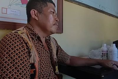 Kesal Lakukan Penipuan, Pria Ini Diarak Telanjang Dada