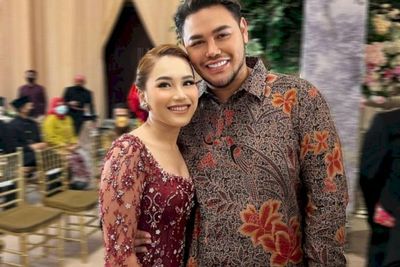 Ivan Gunawan Keceplosan Sudah 1 Tahun Nikah Siri dengan Ayu Ting Ting?