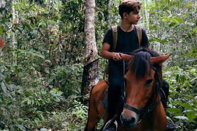 24 Jam Sendirian di Hutan Kalimantan, Cara Andrew Kalaweit Hadapi Harimau Bikin Tercengang
