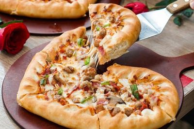 Menu Pizza Hut Terbaru 2022 dan Harganya, Wajib Dicoba!