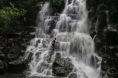 Terkenal Instagramable, Jangan Lakukan Hal Ini di Air Terjun Kanto Lampo, Bali!