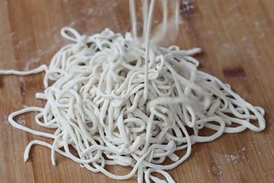 Resep Mie Kenyal ala Chef Devina Hermawan, Enggak Perlu Pakai Telur dan Mesin