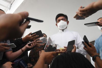 Meski Sudah Bebas Masker, Menkominfo Minta Masyarakat Tidak Lengah
