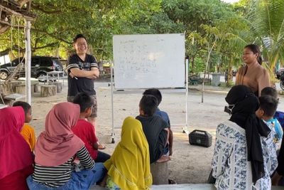 Kisah Pegawai Resort Nyambi Jadi Relawan di Pulau Terluar, Sampai Bikin Rumah Pohon!